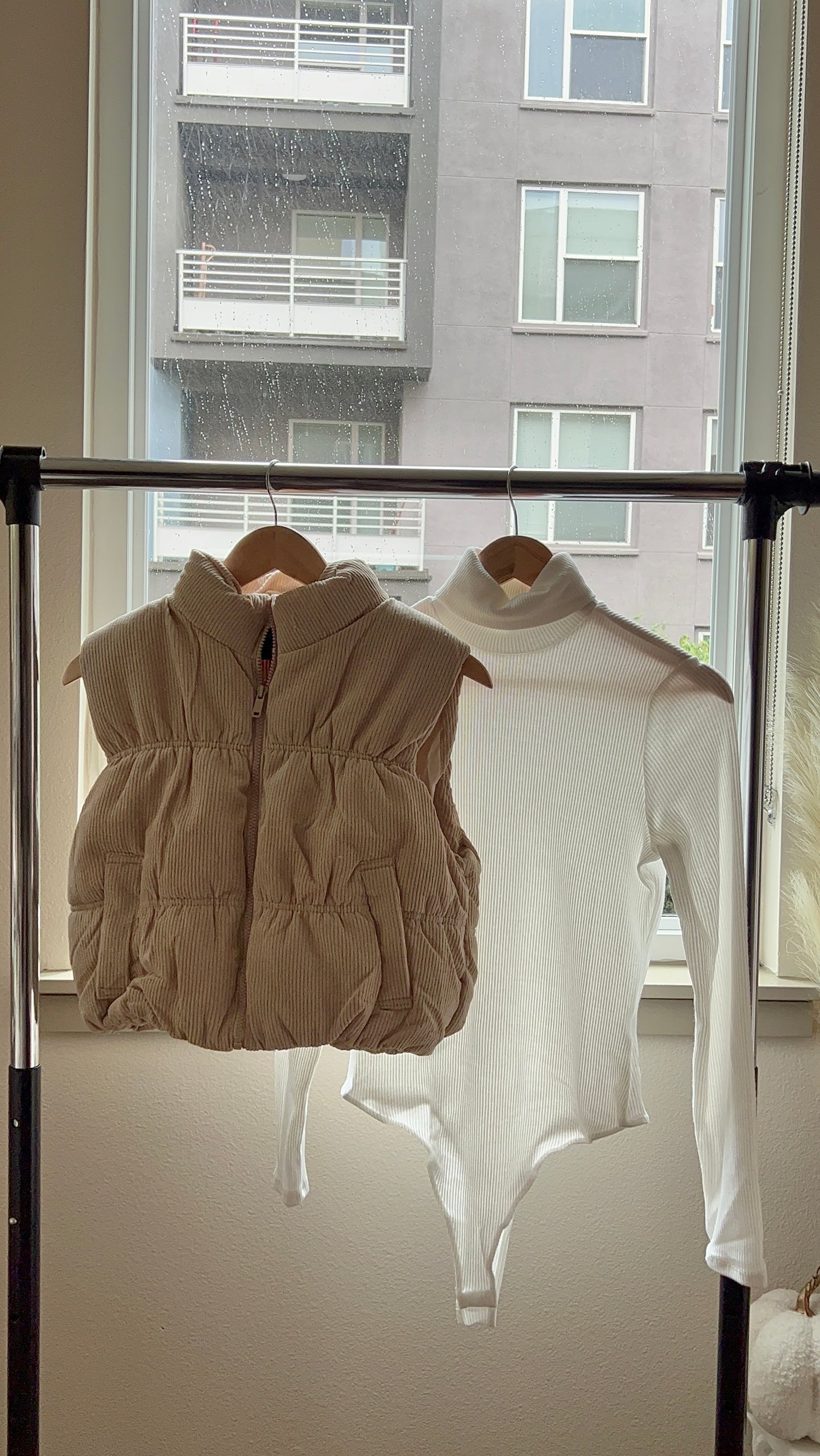 CREAM CORDUROY CROPPED VEST