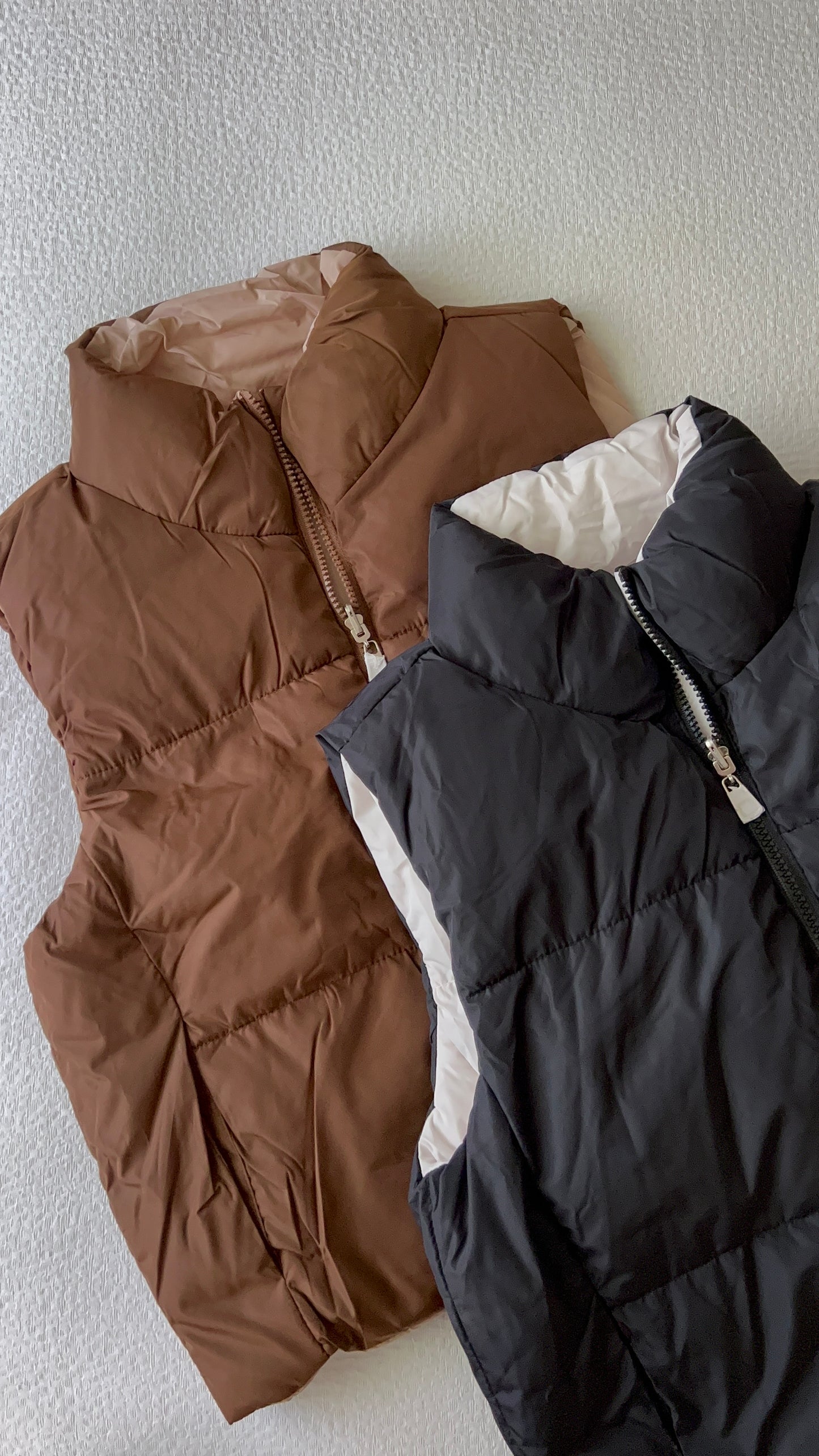 THE NEUTRALS REVERSIBLE PUFFER VESTS (BLACK/CREAM)