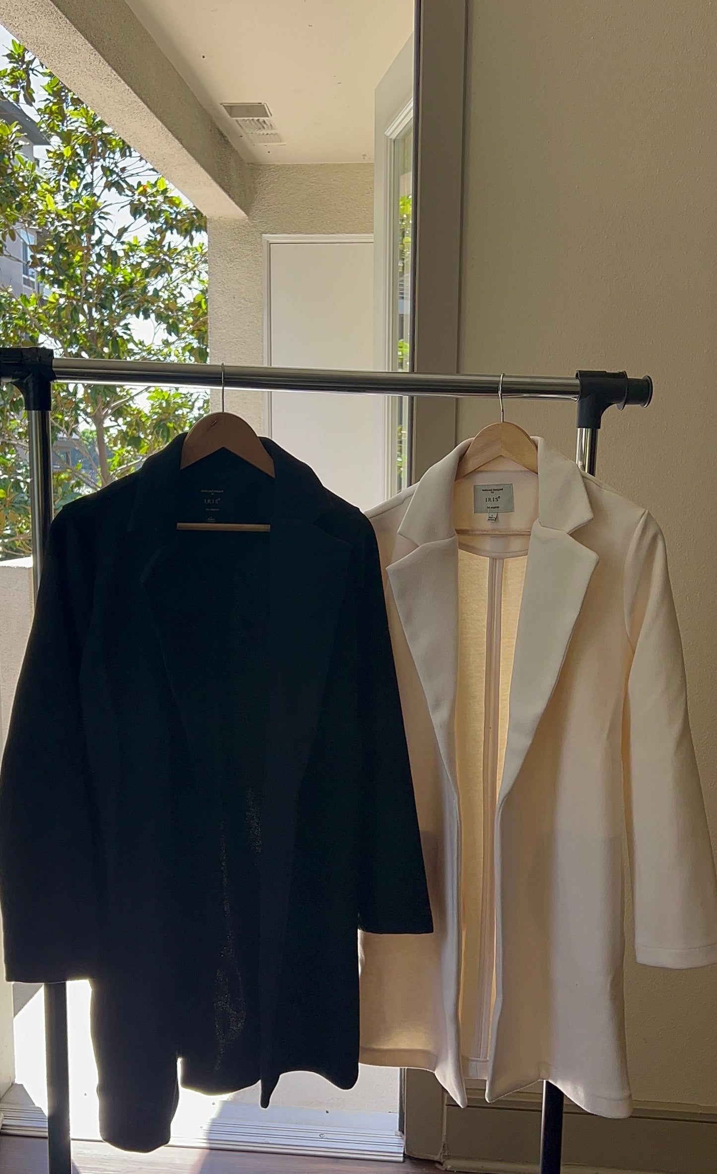 FEEL THE WIND COAT (BLACK)
