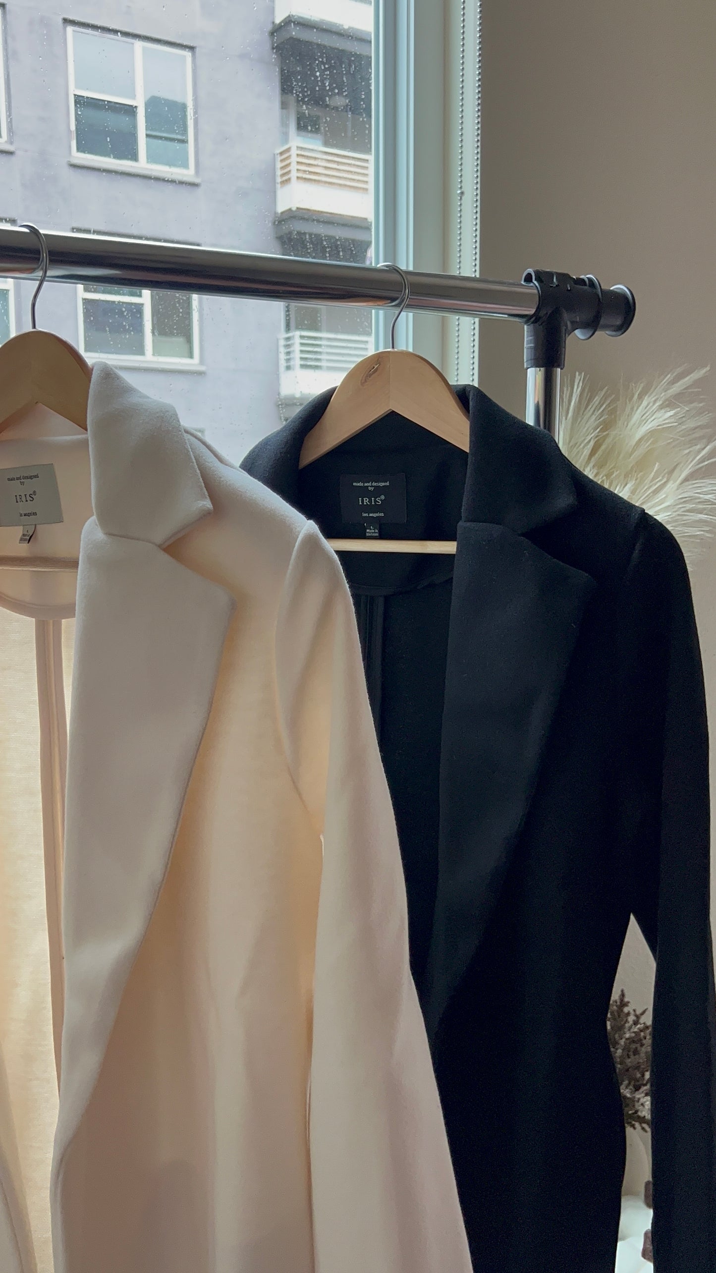 FEEL THE WIND COAT (BLACK)